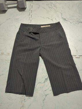 DKNY Jeans Women's Pinstripe High Rise Paperbag Wide Leg Capri Size 10 Black
